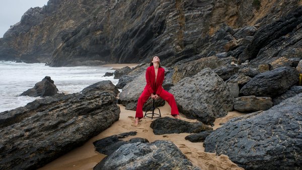 Welche nachhaltigen Materialien sind in der Frauenmode im Trend?