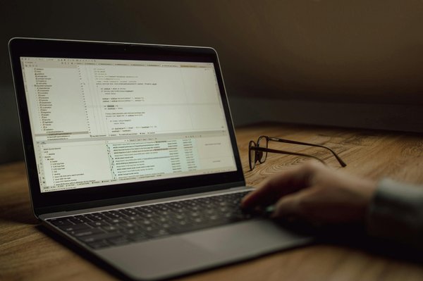 Welche Rolle spielt Technologie in der Nachrichtenverbreitung?
